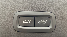 Volvo XC40 2.0 B3P Ultimate Dark 5dr Auto Petrol Estate